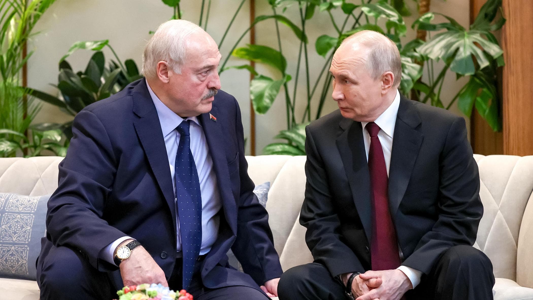 Oekraïne bombardeert Russische oliefaciliteiten; Lukashenko maakt seksistische opmerking over Meloni