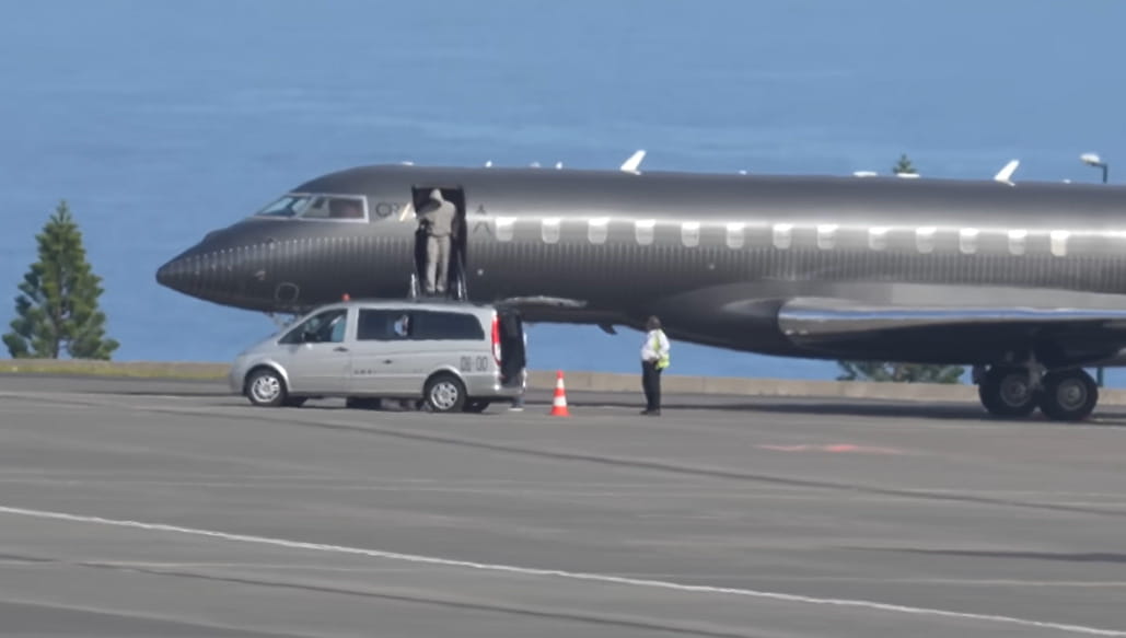 Cristiano Ronaldo atterra a Madeira con il suo jet privato