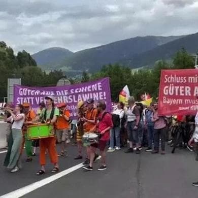 Anteprima: Brennero off limits per corteo, pochi disagi. Sabotata la ferrovia, si batte la pista eco…