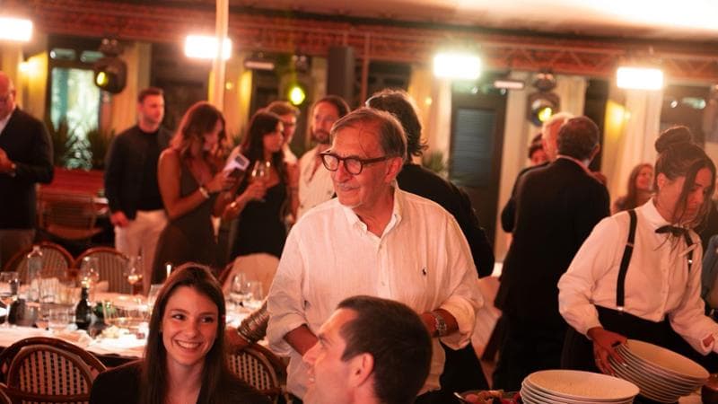 Il presidente del Senato tra i tavoli