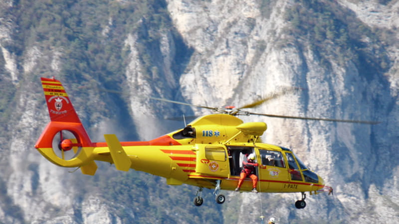 Anteprima: Precipita in un dirupo in Val di Fiemme e muore. E una ventenne scivola e cade…