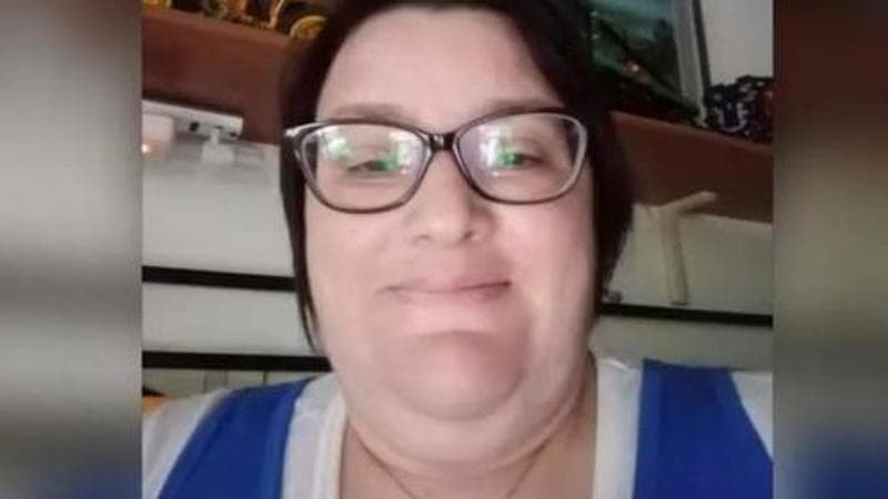 Samanta Zironi, 50 anni, uccisa in casa dal marito. L'uomo al 118: “Mia moglie si è suicidata”
