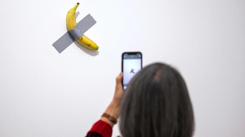 Ci risiamo, rubata ancora una volta la banana di Cattelan