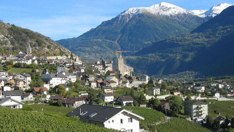 Anteprima: Svizzera, a Leuk autorizzate 40 antenne Starlink: cresce la protesta contro Musk nel Vall…