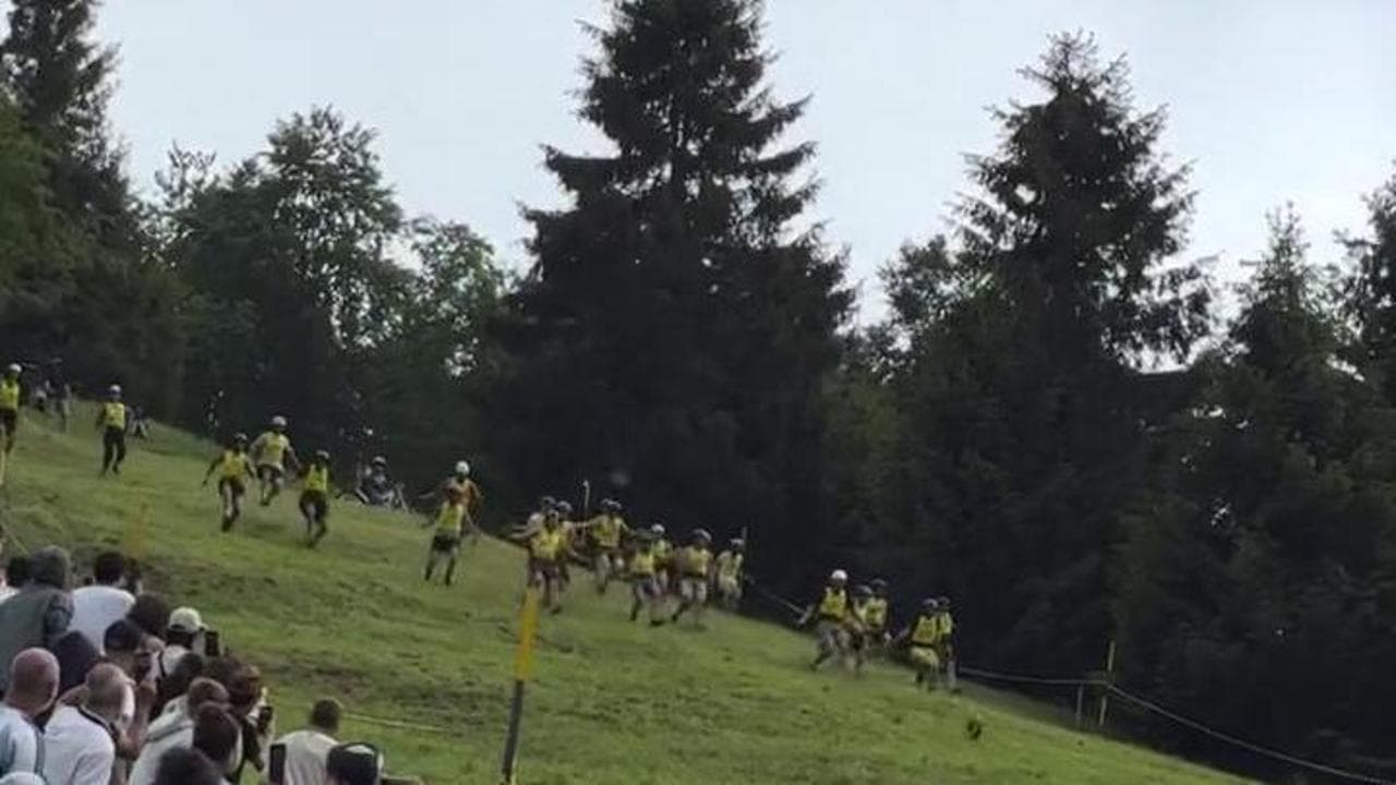 Trentino, a Bretonico si corre la versione italiana del "Cheese Rolling"