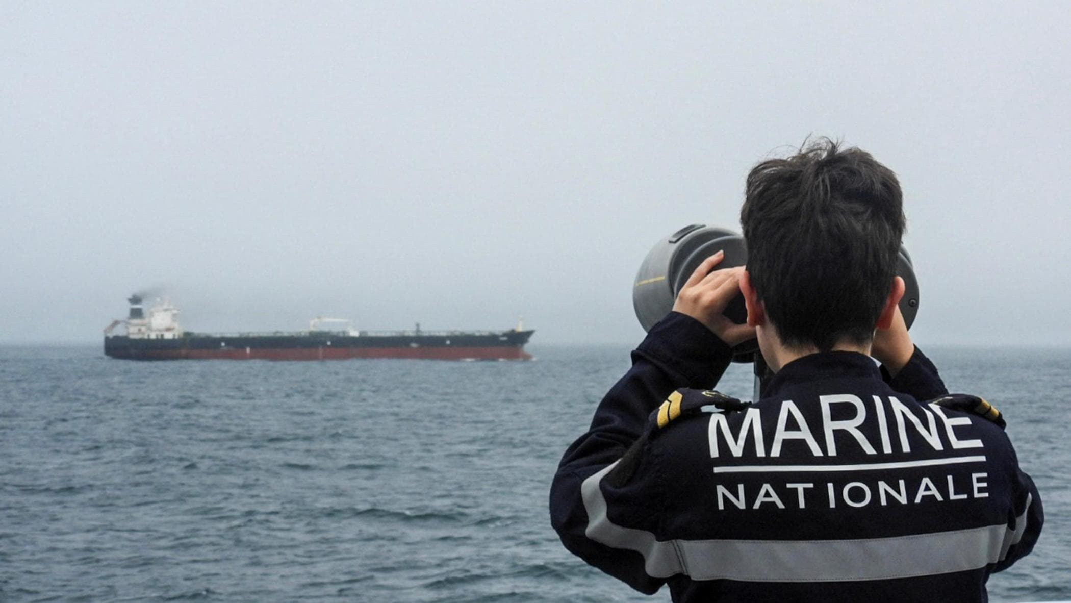 Parigi ferma una nave di Mosca. Il Cremlino protesta: “Pirateria”