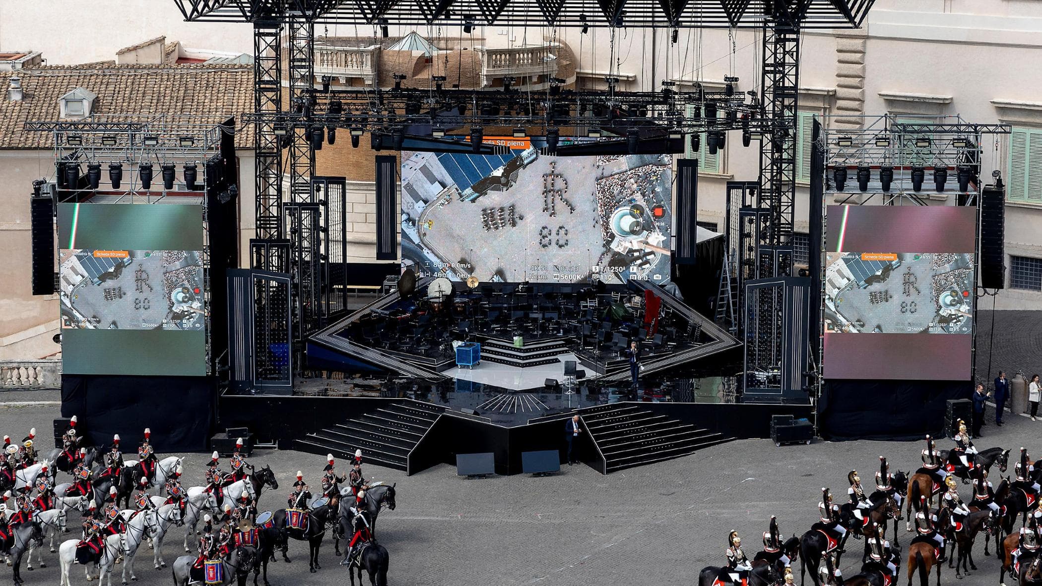 Artisti, sportivi e giovani, la festa è fuori dal palazzo: “Auguri cara Repubblica”