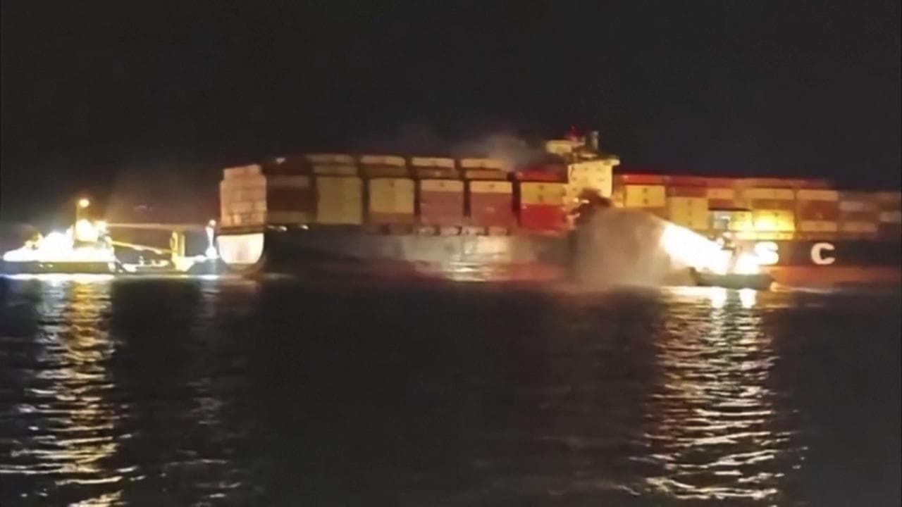 Iraq, colpita dai pasdaran una nave MSC nel porto di Umm Qasr: due razzi piombano sui container