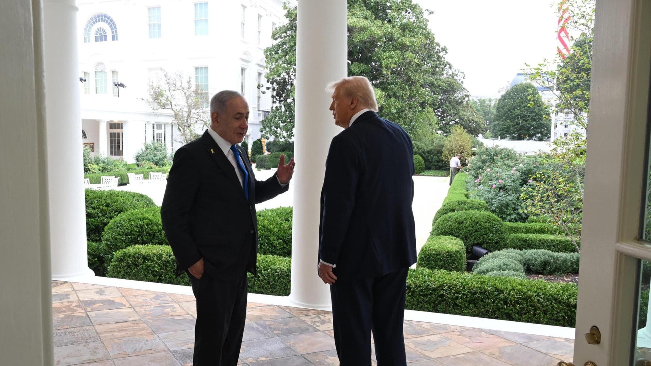 La dura chiamata di Trump: “Bibi, tutti odiano te e Israele. Senza di me saresti in galera”