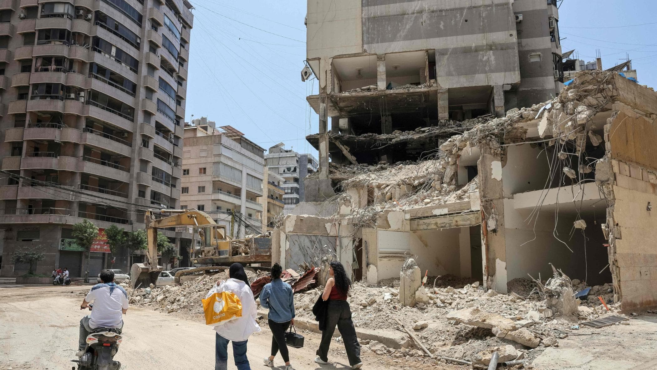 L’eterno esodo da Dahieh, il cuore sciita di Beirut si svuota al ritmo dei raid