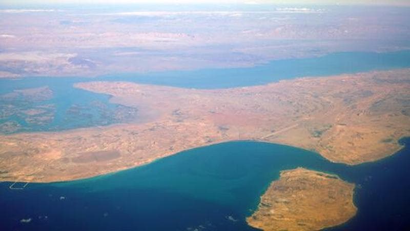 Medio Oriente, la battaglia in cielo e in mare tra Usa e Iran: razzi contro Kuwait e Bahrein dopo l’attacco americano all’isola di Qeshm