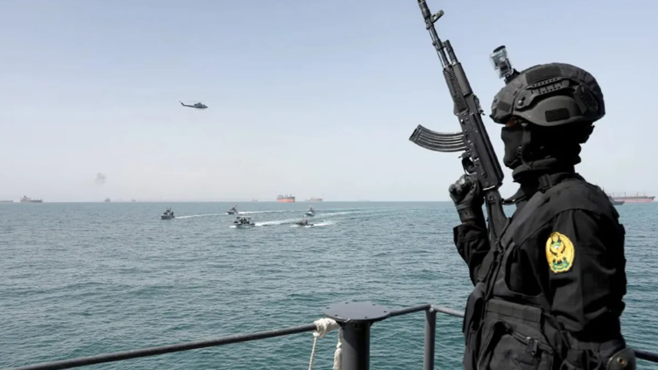 Medio Oriente, la battaglia in cielo e in mare tra Usa e Iran: razzi contro Kuwait e Bahrein dopo l’attacco americano all’isola di Qeshm
