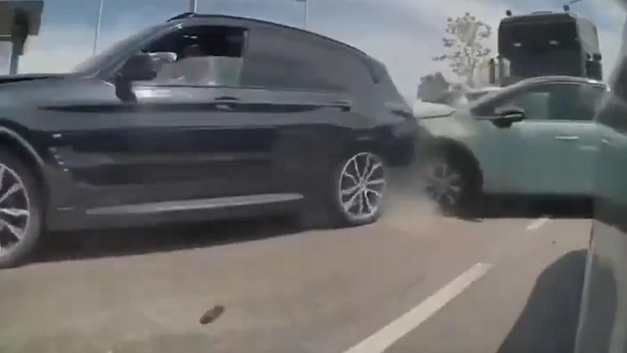 Tir piomba sui veicoli in coda: il maxi tamponamento ripreso da un automobilista
