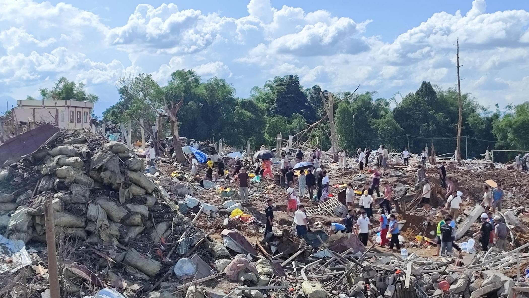 Nadir element patlayıcıları katliama neden olan Myanmar'da her 3 kişiden 1'i aç