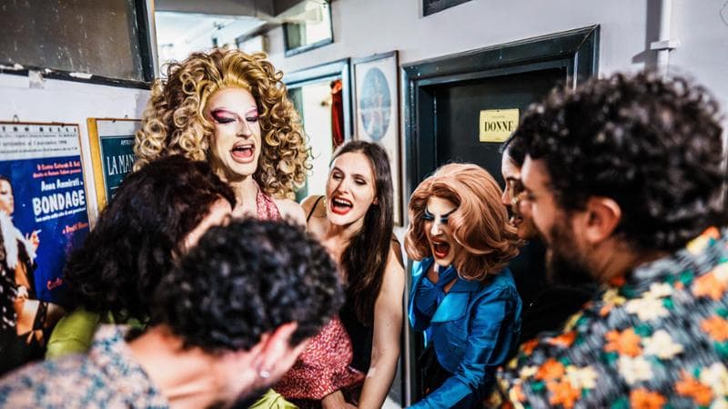 Dietro le quinte dello spettacolo Tu sei pazza! al Teatro Belli di Roma il 17 maggio, con Simonetta Musitano, Triana Cattin, Povera Crystal, Claudia Tucci, Greta Campiglio, Pierluca Mariti (Luigi Narici/Agf)