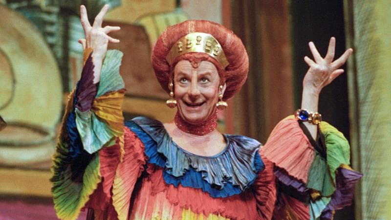 L’attore e regista Paolo Poli (1929-2016), tra i primi personaggi dichiaratamente gay a imporsi sulla scena italiana. (Tommaso Le Pera)