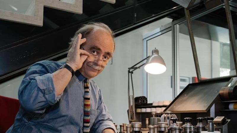Maurizio Nichetti nel suo studio.
