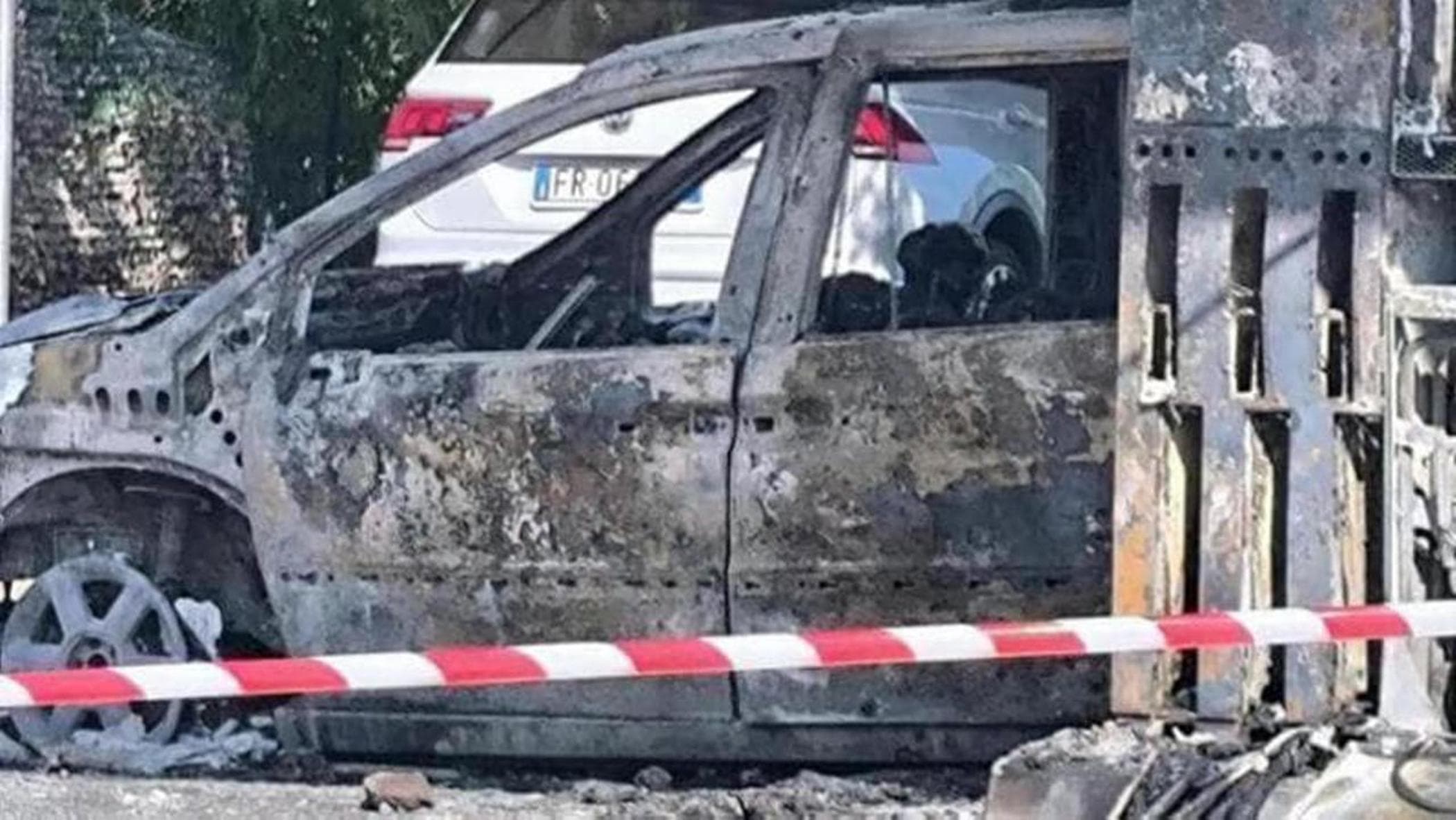 Braccianti bruciati, il gip: “Uccisi perché non volevano stare in dieci in una stanza”