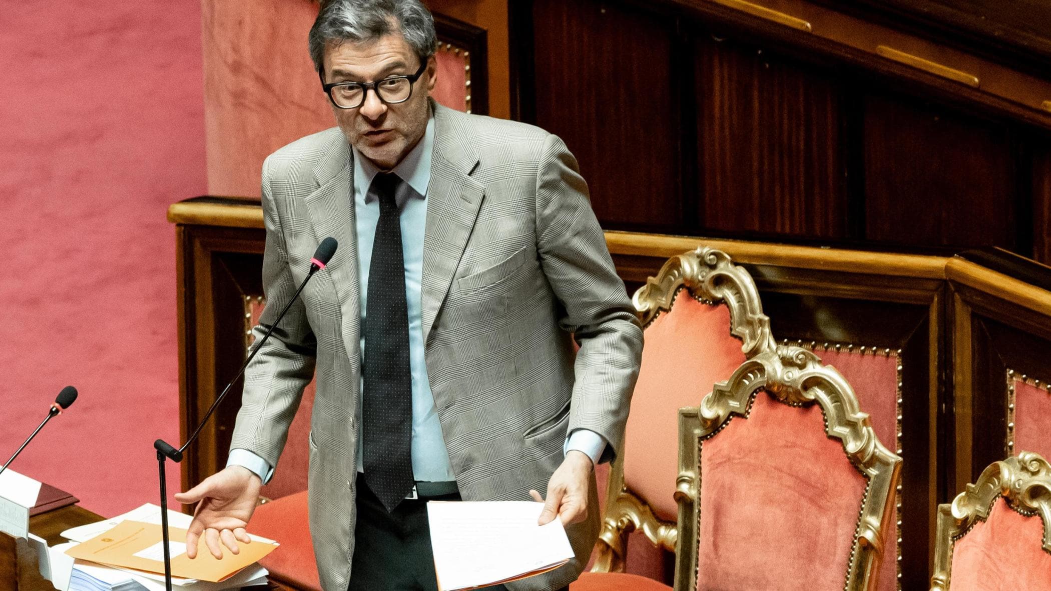 Scontro sul caro energia, Lega contro i voucher: la cautela di Giorgetti