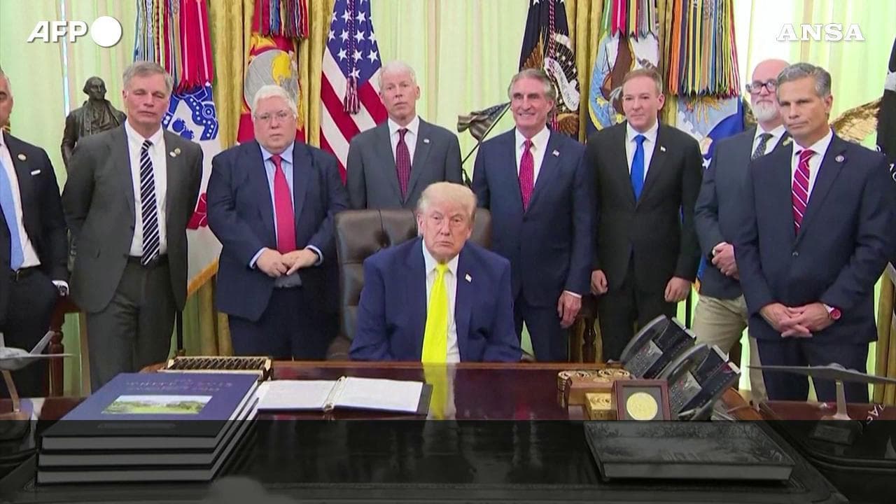 Usa, Trump: "Gli Stati Uniti si prenderanno cura di Cuba"