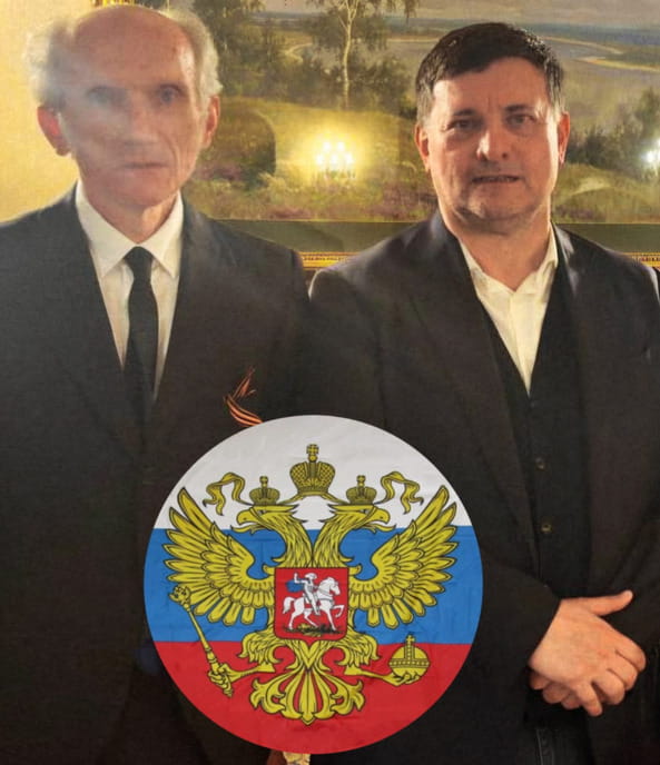 A sinistra il console russo di Milano, Dmitry Shtodin, a destra Roberto Lavarini Jonghi