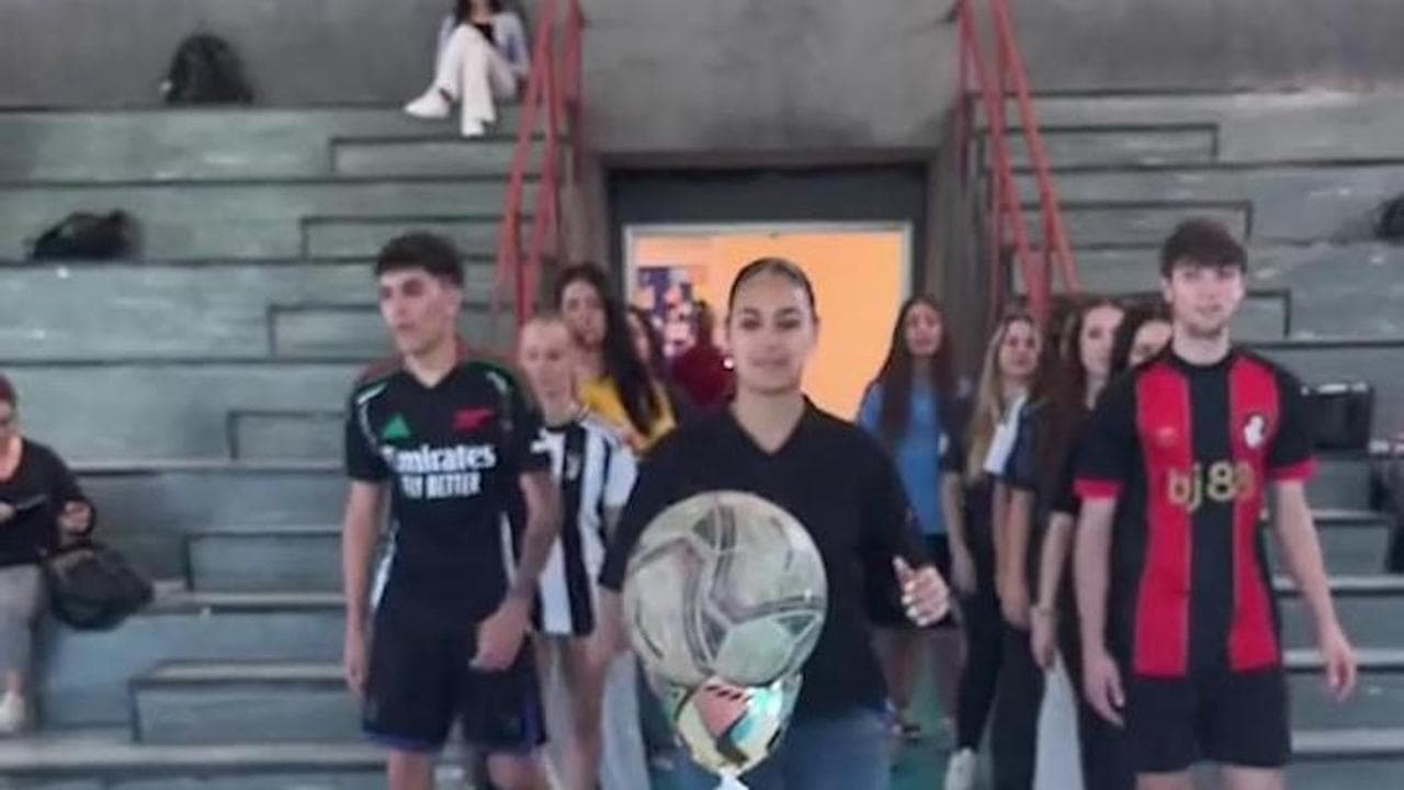 L'ultima lezione di educazione motoria come una finale della Nazionale: l'ironia social su TikTok