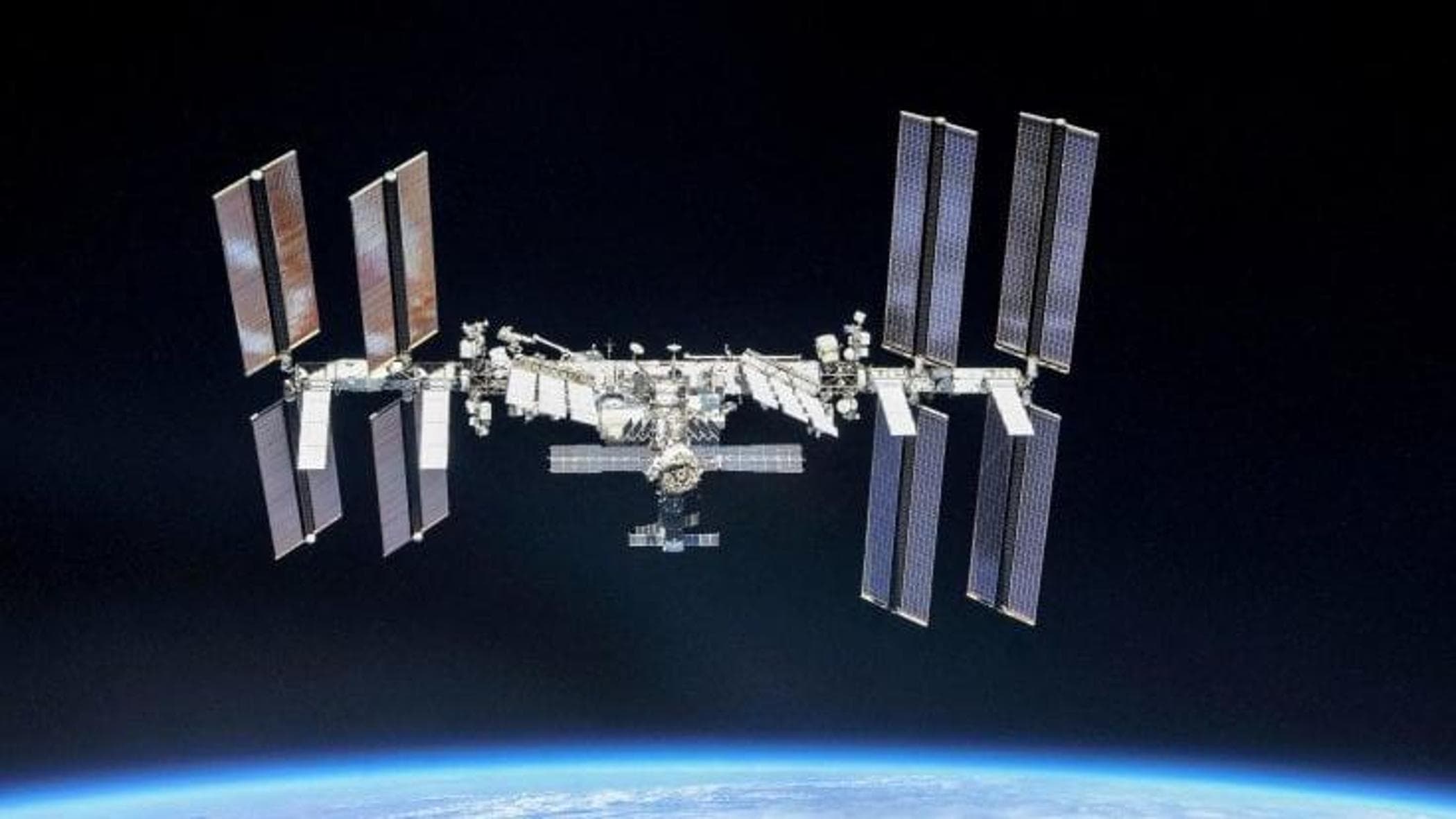 Allarme rientrato per gli astronauti della Stazione spaziale internazionale. Resta la perdita d'aria