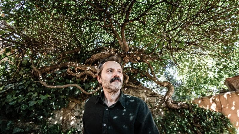 Sergio Romano, 61 anni, fotografato per il Venerdì nella sua casa di Tivoli, in provincia di Roma. Sarà nella serie tv La fine dei giochi diretta da Gabriele Muccino (Luigi Narici/Agf)