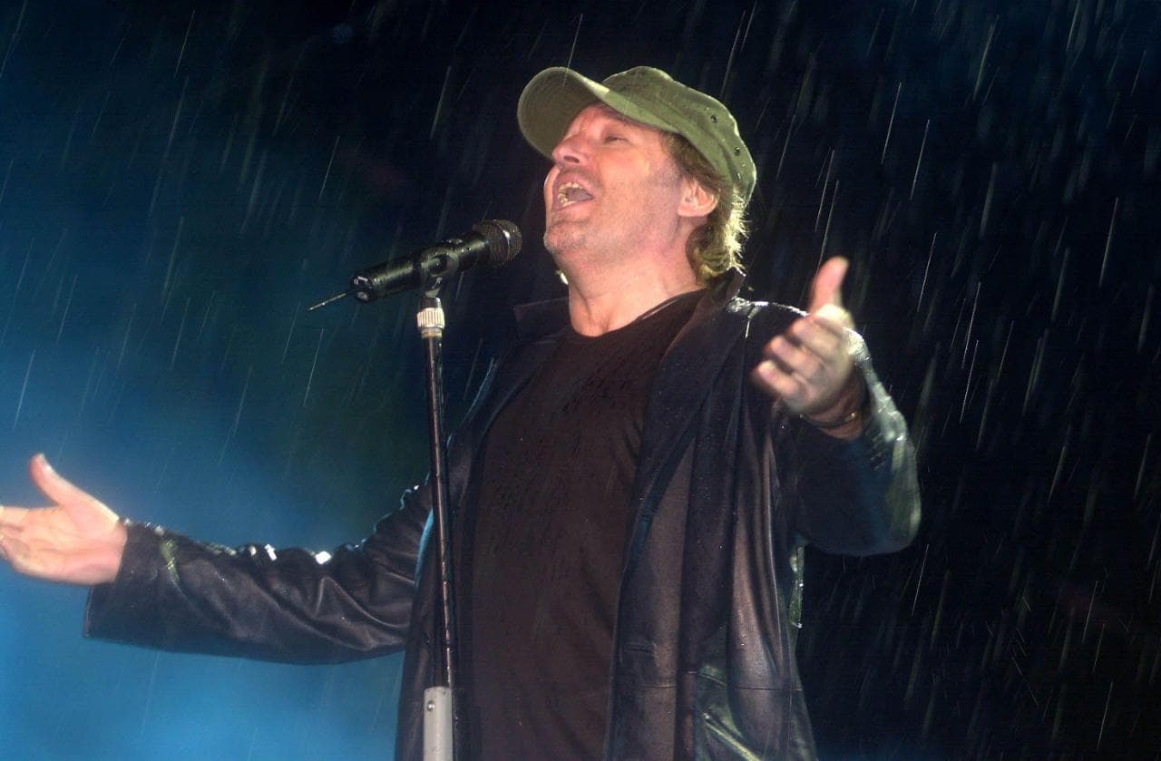02/06/2001. TRASMISSIONE TELEVISIVA 'FESTIVALBAR 2001'. NELLA FOTO VASCO ROSSI.