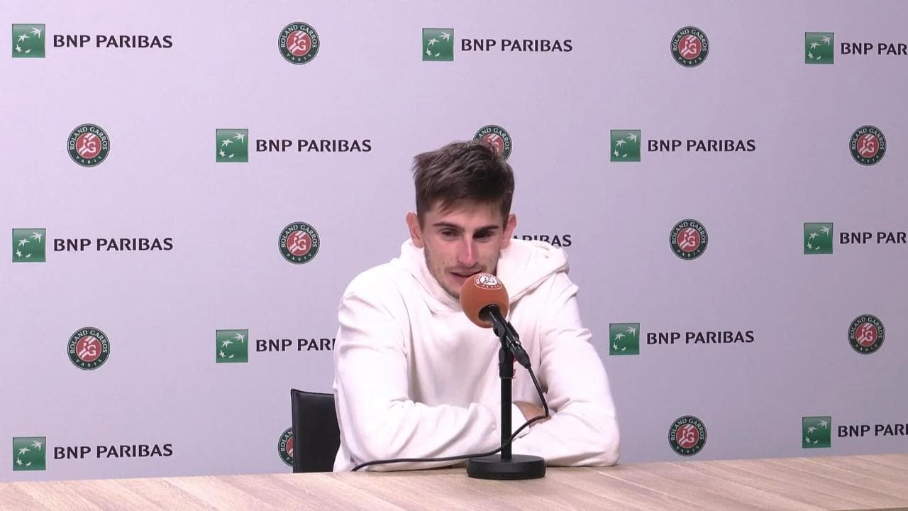 Roland Garros, Matteo Arnaldi si ritira dal torneo: "Ho vomitato tutta la notte"