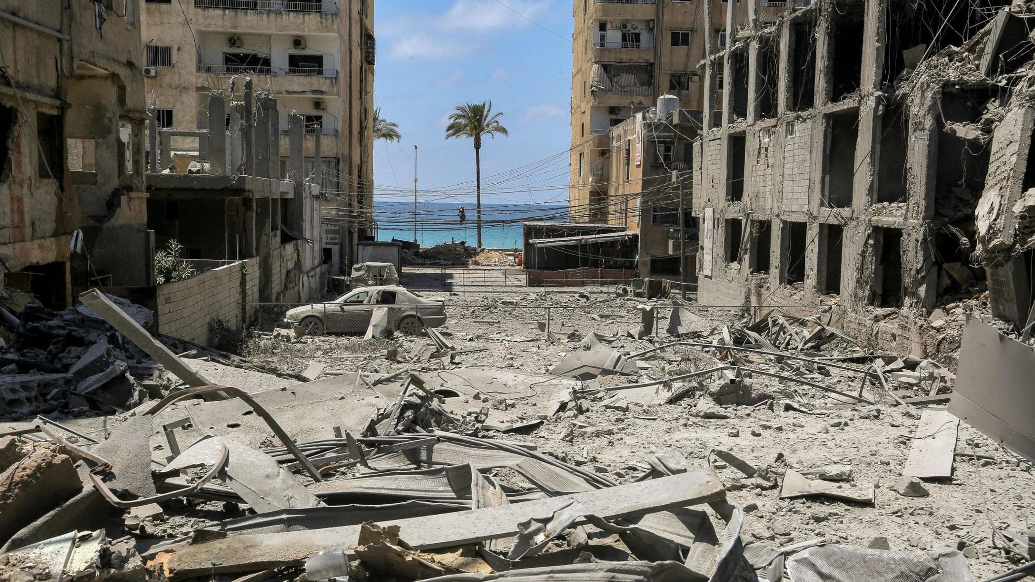 Gli ordini di evacuare, poi le bombe: a Tiro restano soltanto le macerie