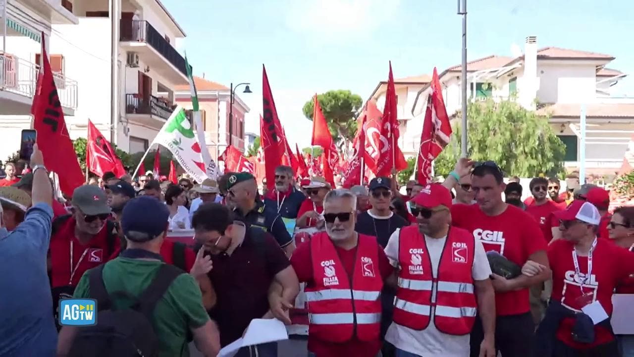 Amendolara, Landini e Schlein alla manifestazione dopo la strage: "Una vergogna che ci riguarda"