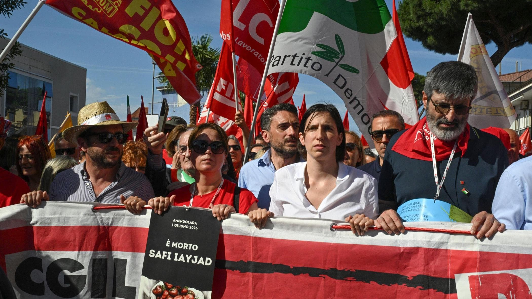 Caporalato, Schlein con la Cgil: “Sequestro per gli sfruttat