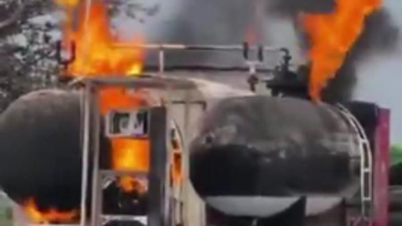 Ucraina, droni russi colpiscono Zaporizhzhia: in fiamme un impianto di carburante