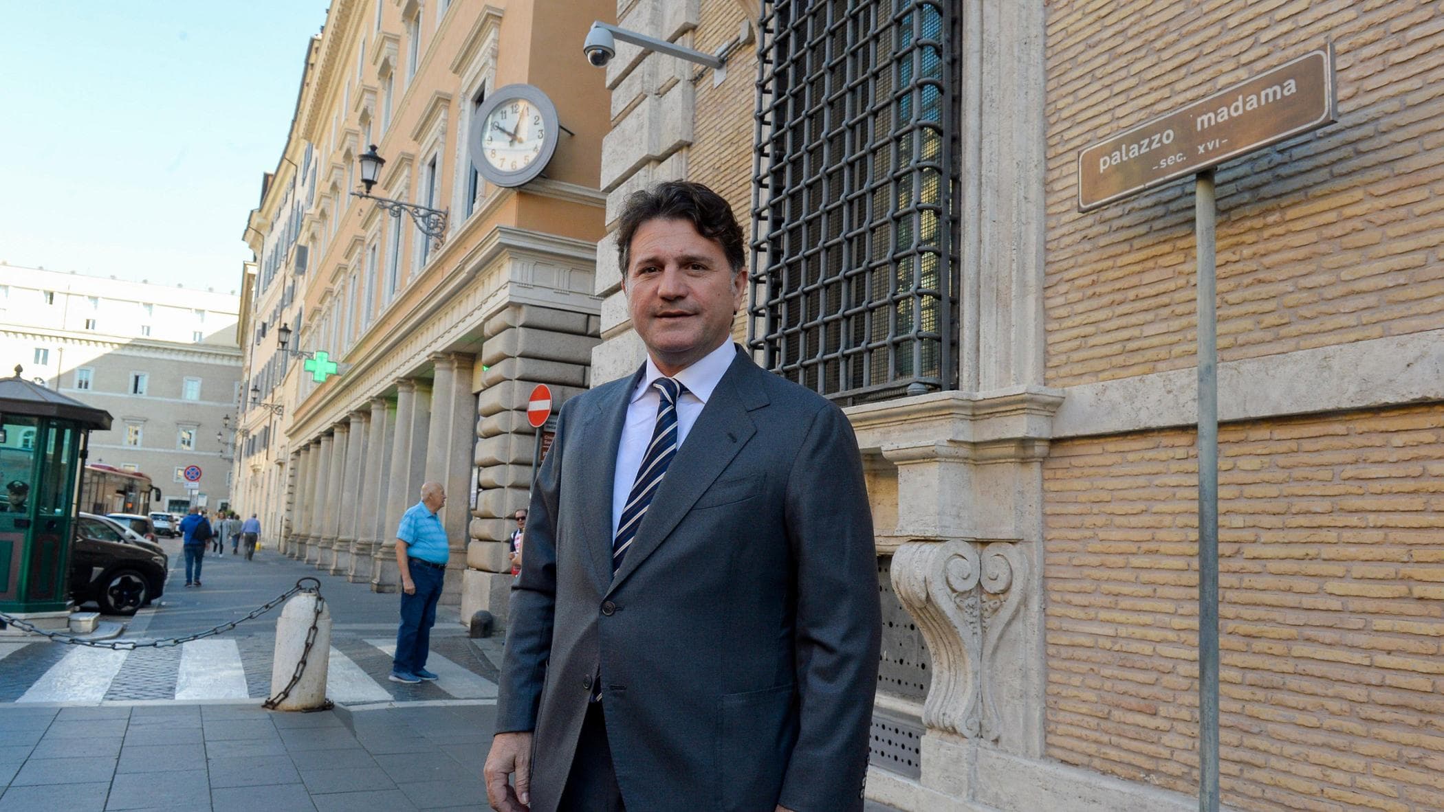 Senatore accusato di molestie, La Russa apre un’indagine int