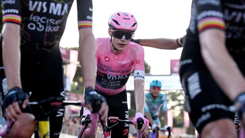 “I ciclocomputer distraggono i corridori, vanno rimpiccioliti”. La nuova battaglia dell’Uci