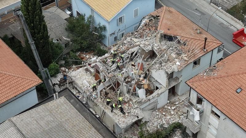 Palazzina crollata a Sant’Elpidio, la procura di Fermo apre un’indagine