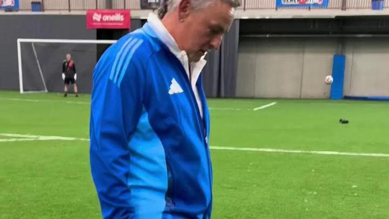 Roberto Baggio conquista i social: il Divin Codino palleggia con il pallone del Mondiale 2026