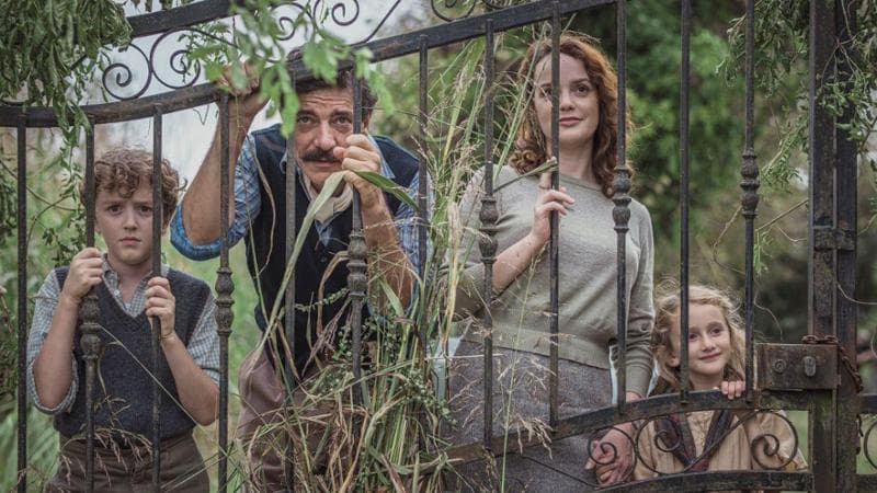 Giovannino Guareschi – Non muoio neanche se mi ammazzano diretto da Andrea Porporati è una produzione Anele in collaborazione con Rai Fiction