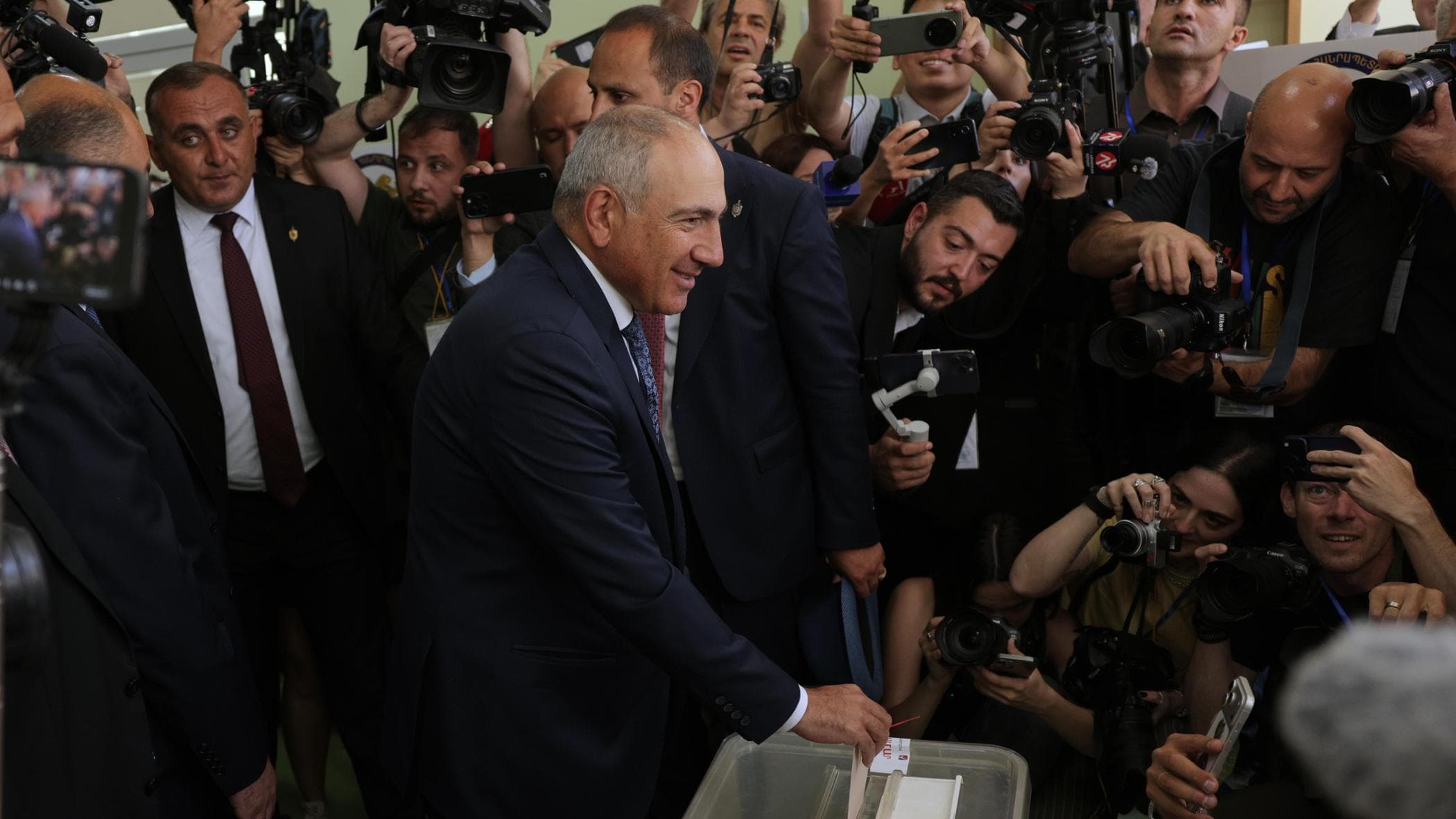 Elezioni in Armenia, exit poll danno in testa il partito del