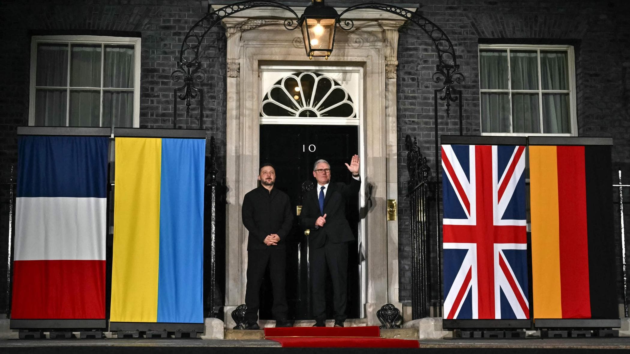 Londra, Zelensky ai volenterosi: “Porteremo il conflitto a M