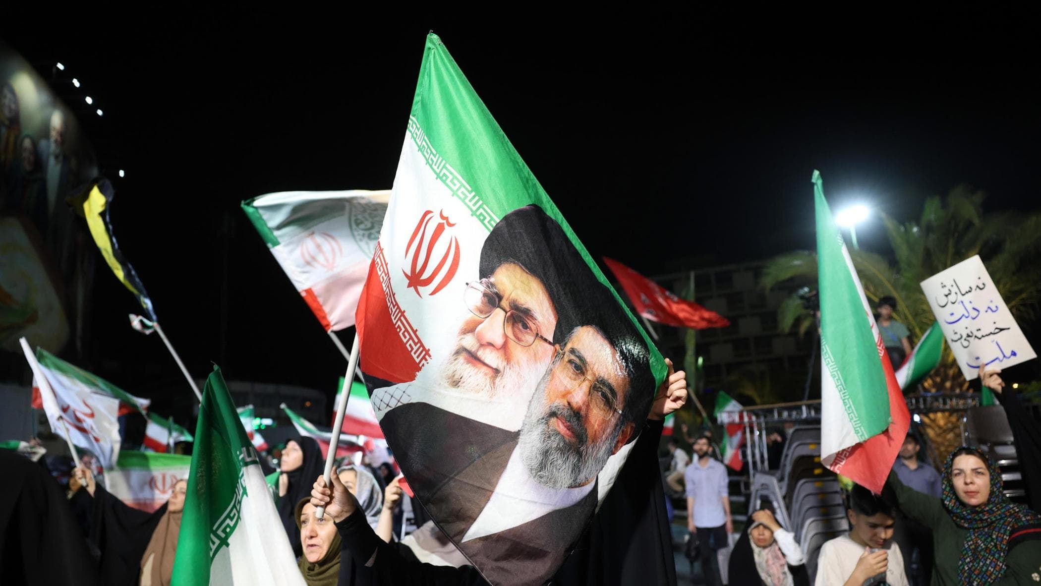 Khamenei, svolta sugli alleati: “Chi li tocca pagherà caro”