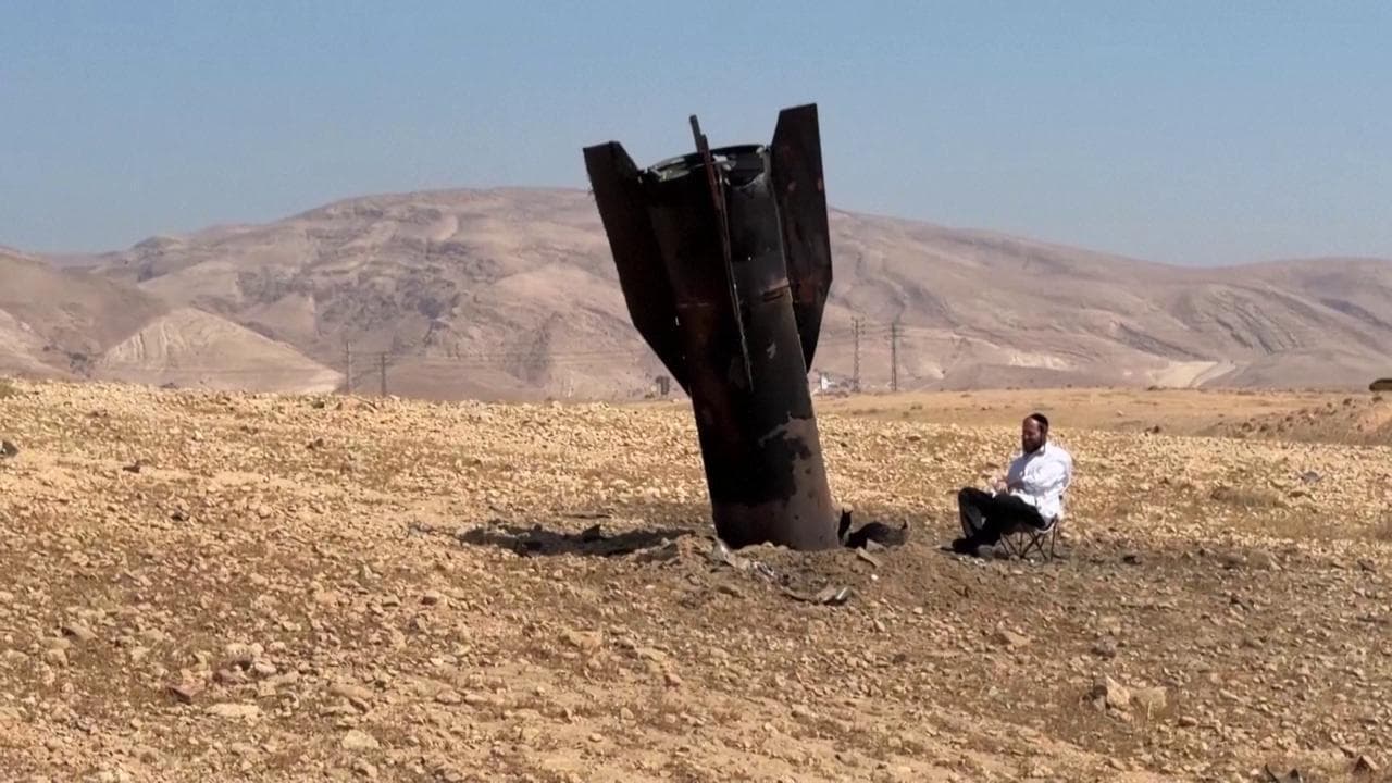 Missile iraniano verso Israele: il frammento conficcato nel terreno in Cisgiordania