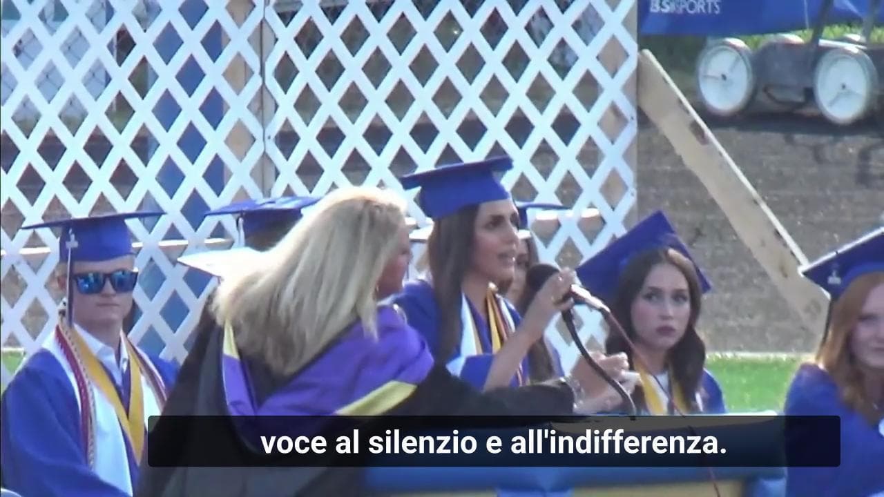 Usa, studentessa al diploma difende la Palestina e attacca l'Ice: la prof le spegne il microfono