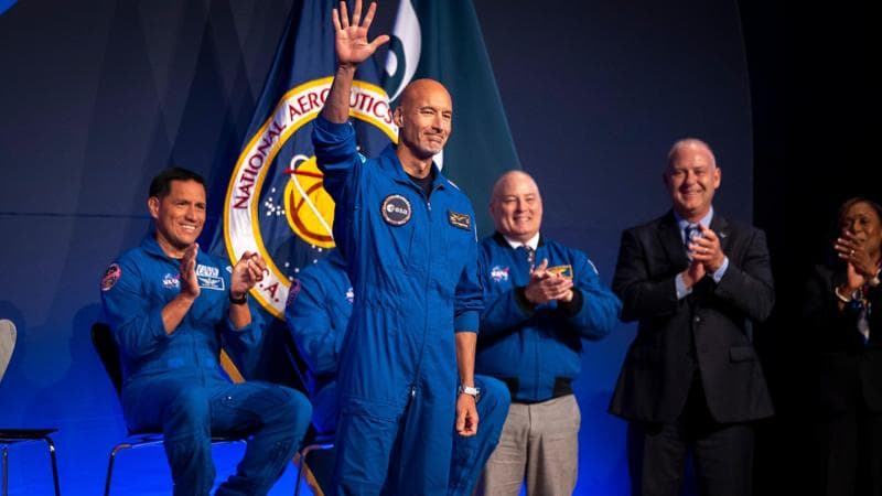 Copertina: Parmitano, missione Luna: sarà il pilota di Artemis III. “Che orgoglio, è un sogno”