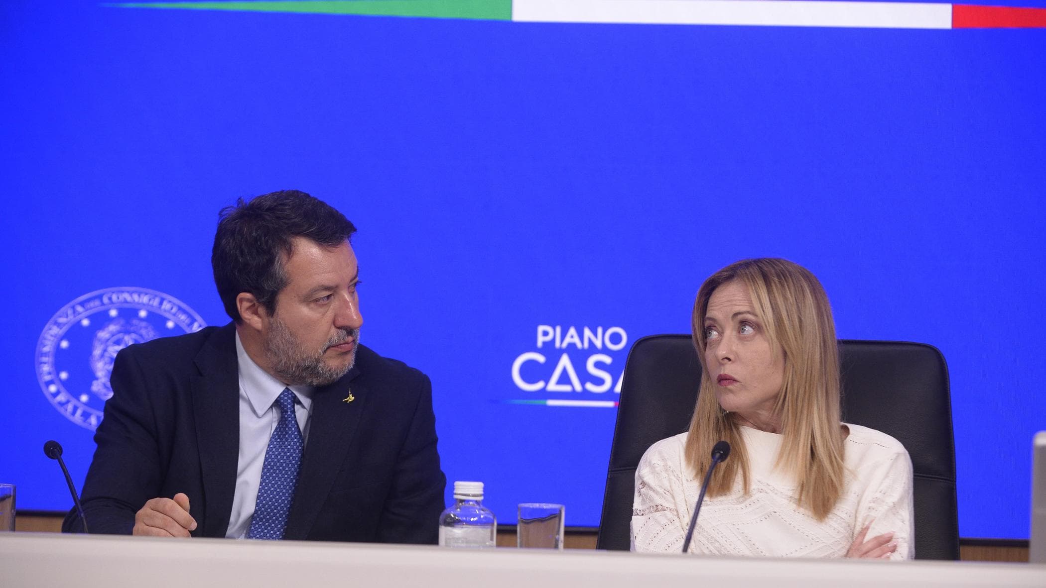 Lega, malumori sul governo: “Ora cambio di passo” e Salvini va da Meloni