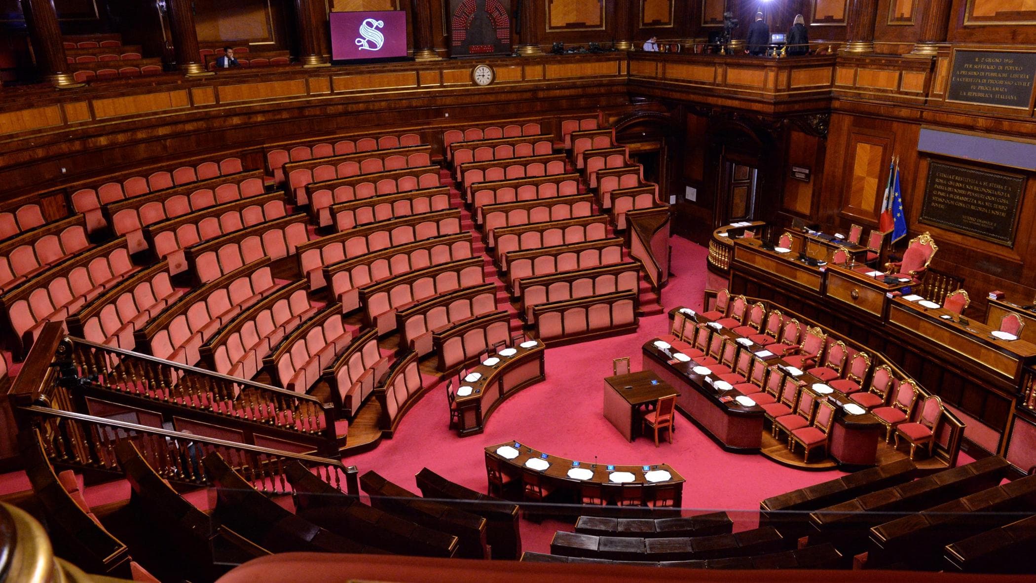 Caos al Senato, per tre volte manca il numero legale in aula. I banchi della maggioranza semivuoti