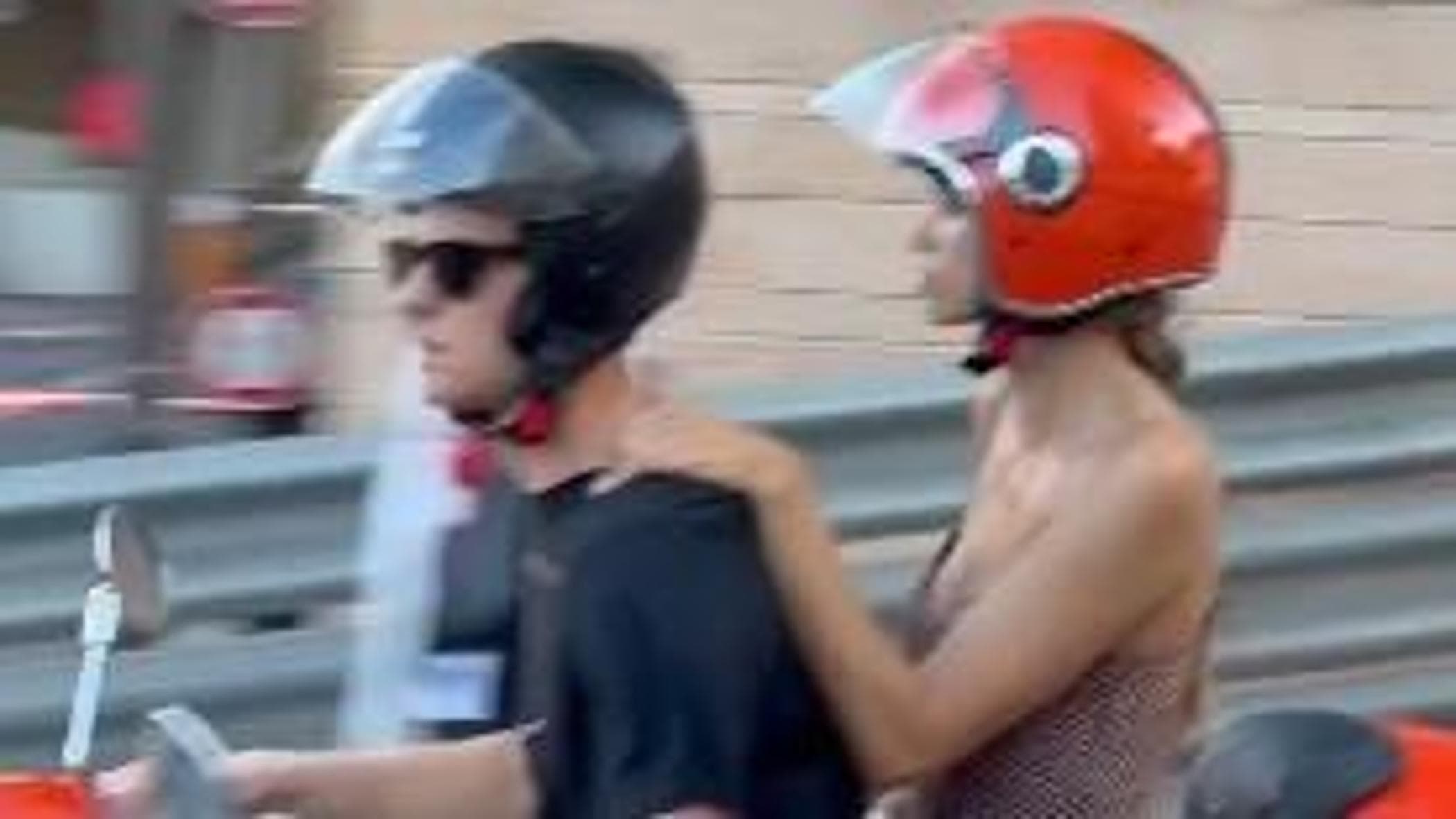 Günahkar, Vespa Laila ile Montecarlo'da sürüyor