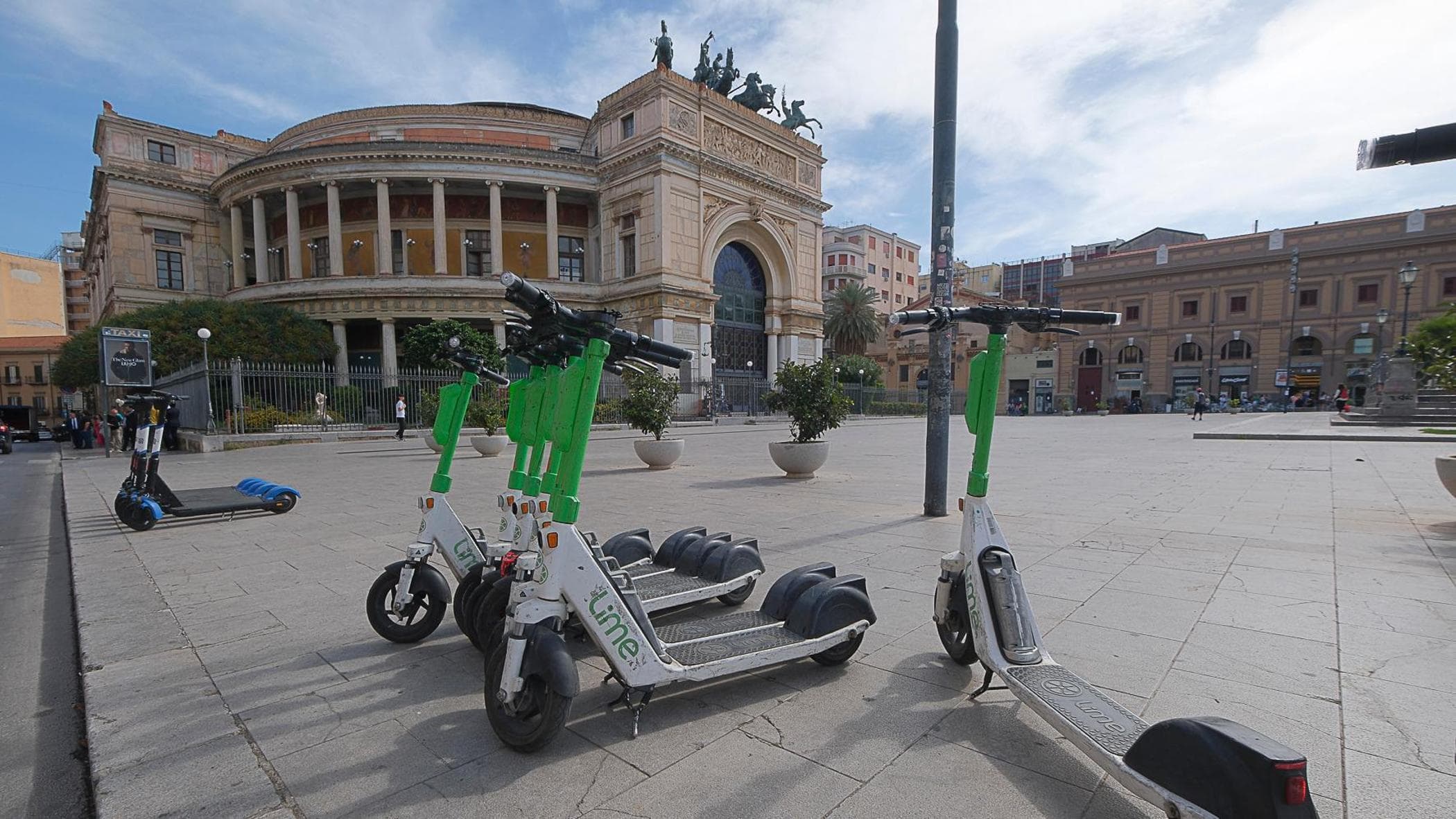 Scooterlar, İşte Tüm Kurallar: İki Kişi Binilebilir mi? Kask Zorunlu mu?