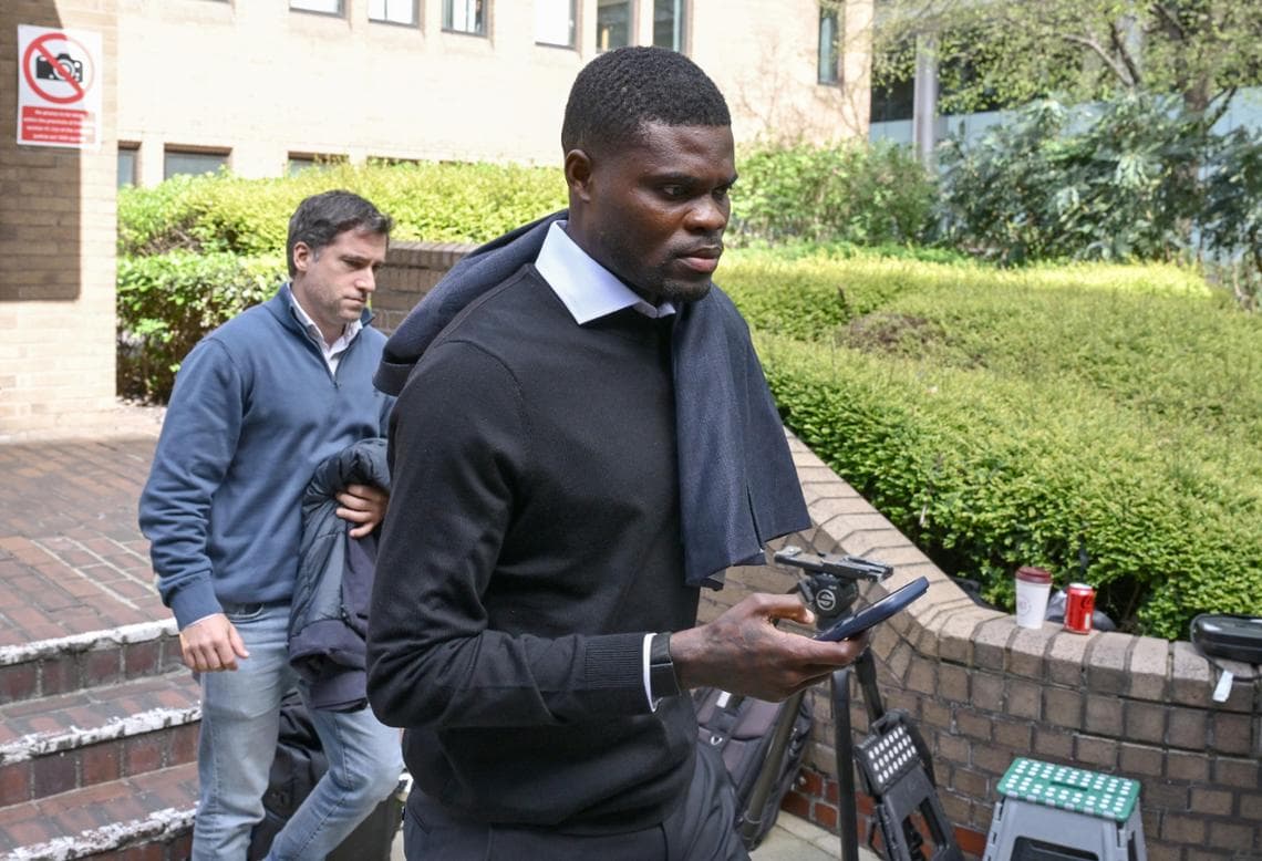 Partey lo scorso 13 aprile, all'uscita dal tribunale di Londra dove è a processo per stupro